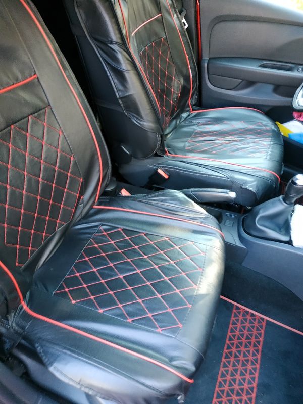 Housse pour Clio 4 rouge et noir petit prix - Équipement auto