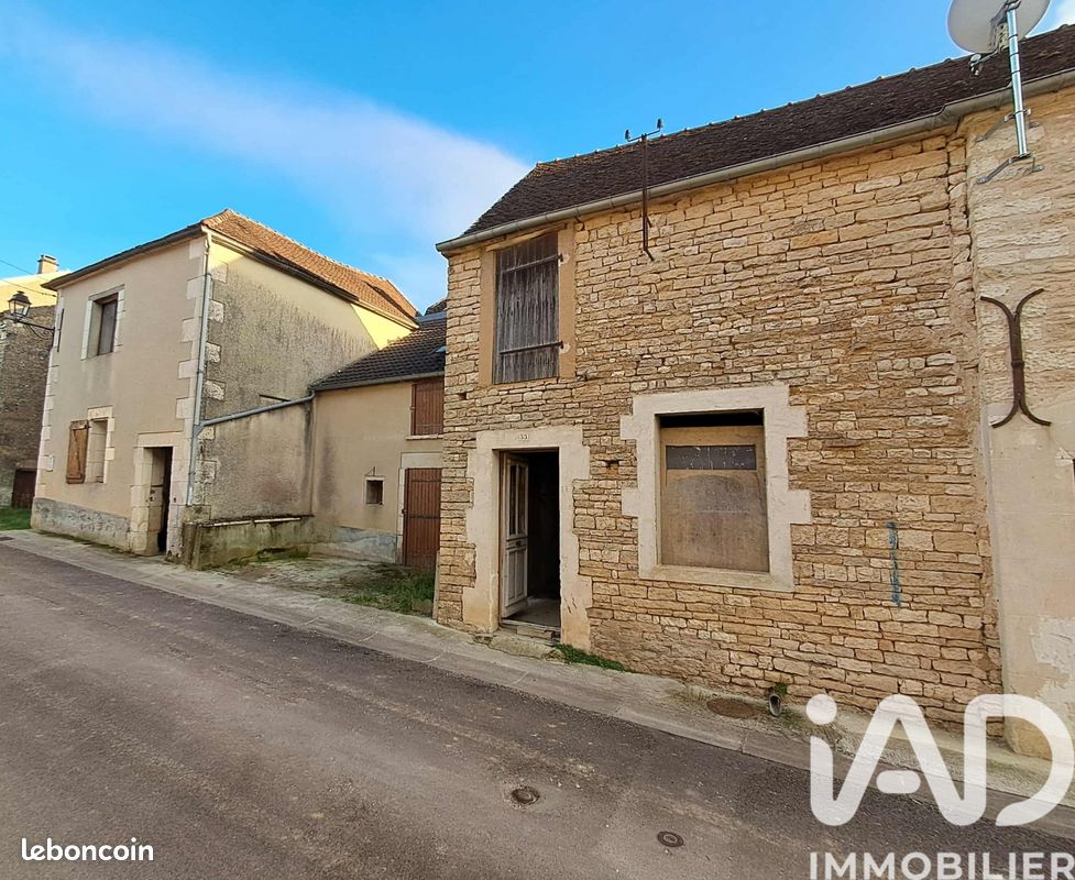Maison 6 pièces 150 m² · à Courgis · 150 m² · 49 000 €