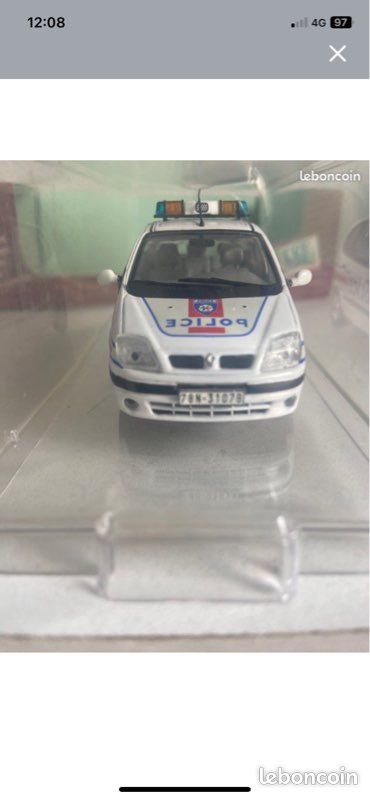 RENAULT SCENIC POLICE 2003 UNIVERSAL HOBBIES SANS BOITE - Boutique