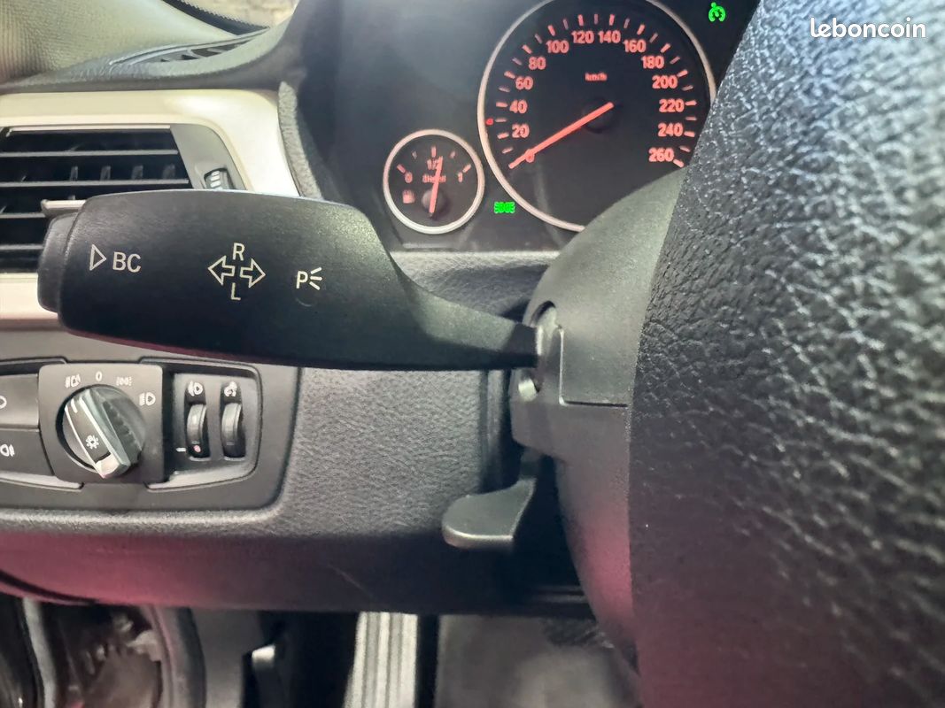 BMW Serie 3 318d Business BVA / Hayon Électrique / Radar de Stationnement (image 34)