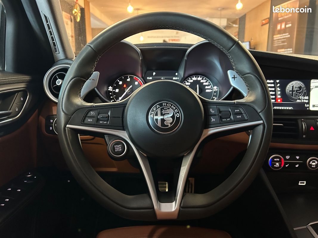 ALFA ROMEO GIULIA 2.2 210ch Q4 BVA – TOIT OUVRANT + ENTRETIEN COMPLET CONSTRUCTEUR (image 15)