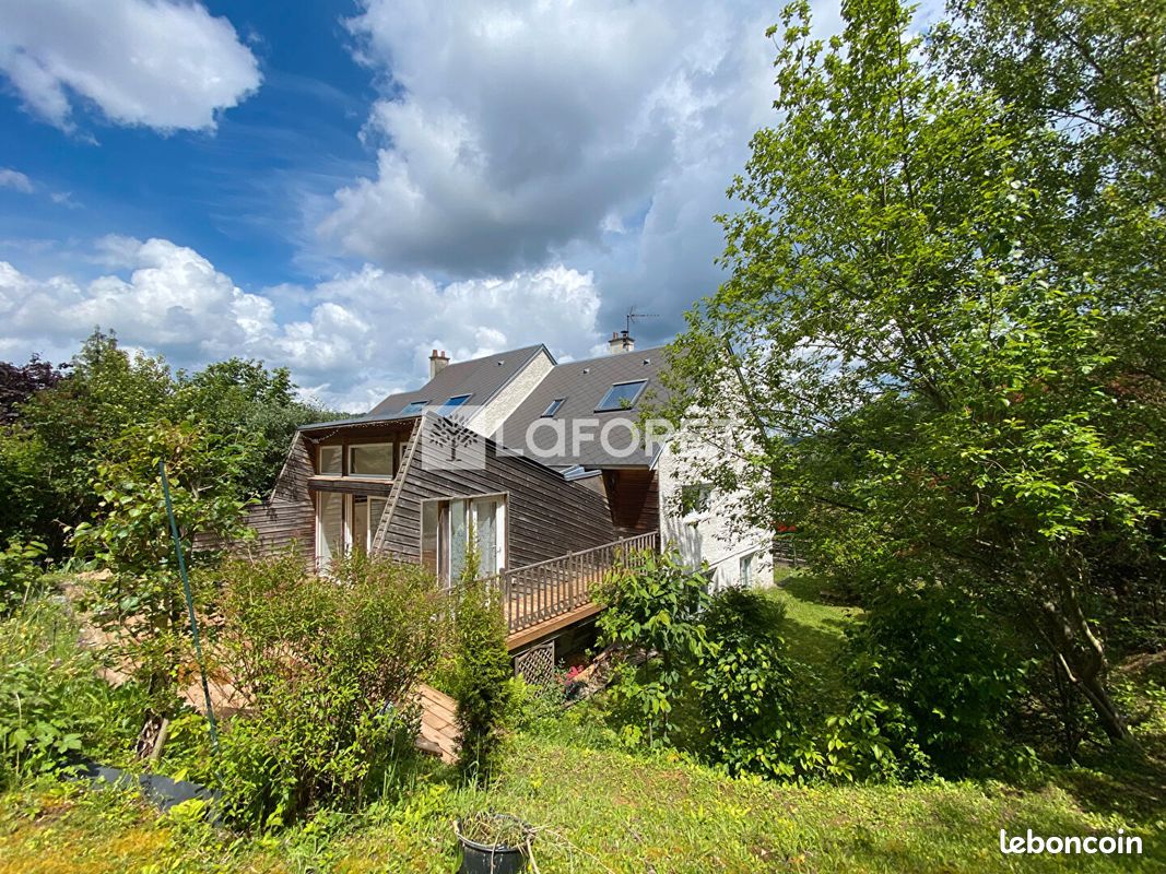 Maison 8 pièces 200 m² · à Saint-Léger-du-Bourg-Denis · 200 m² · 374 000 €