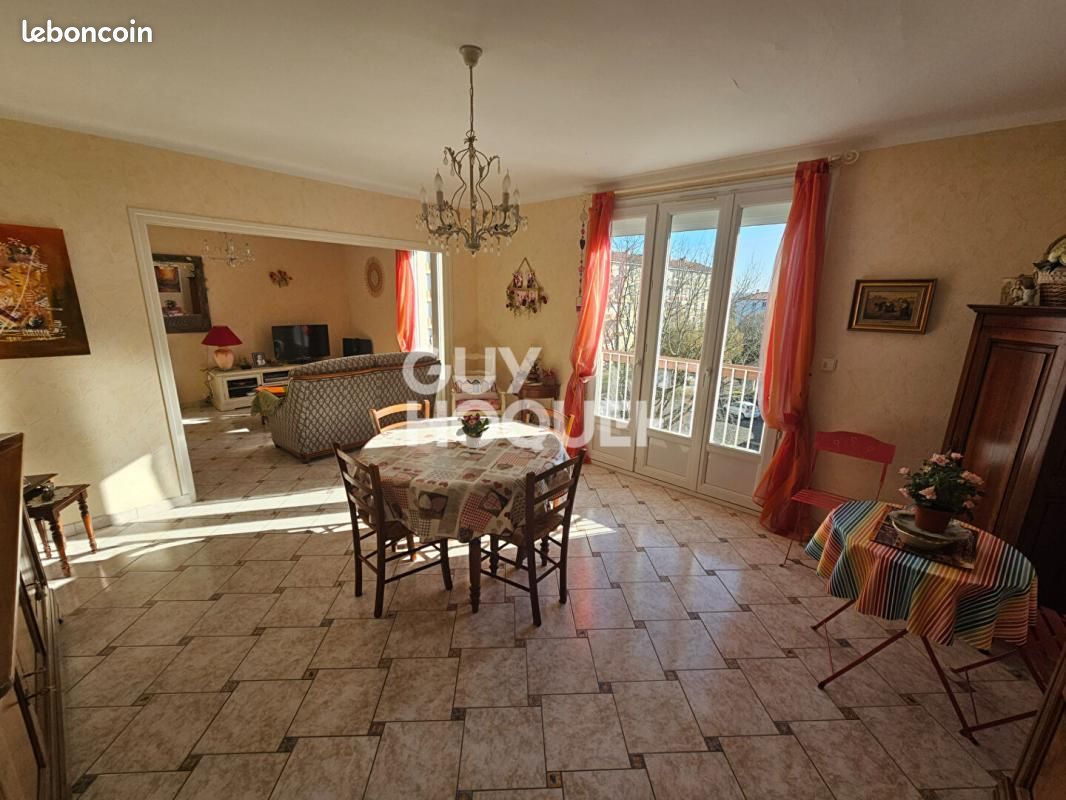 Appartement 4 pièces 94 m² · à Fontenay-le-Comte · 94 m² · 130 380 €
