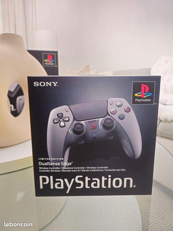 PS5 : la manette DualSense Edge arrive le 26 janvier 2023 à 239,99