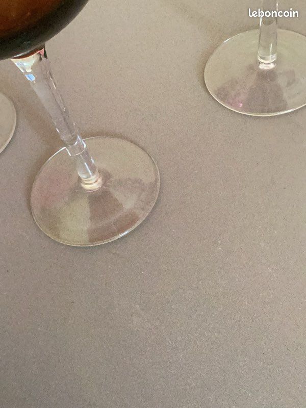 Lot de 3 verrres à vin de couleur + 10 flûtes à champagne (image 3)