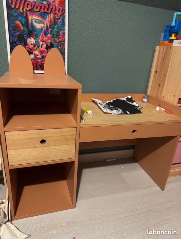 Bureau maternelle (image 1)