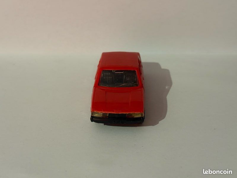 Solido série Gam - 4 Peugeot 504 en boite dont 50c, Vente aux enchères