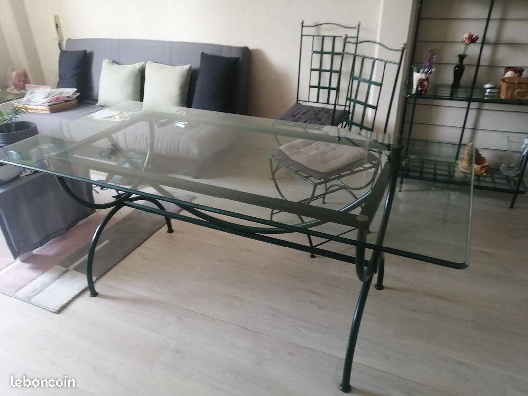 Ensemble table en verre et chaises en fer forgé (image 1)
