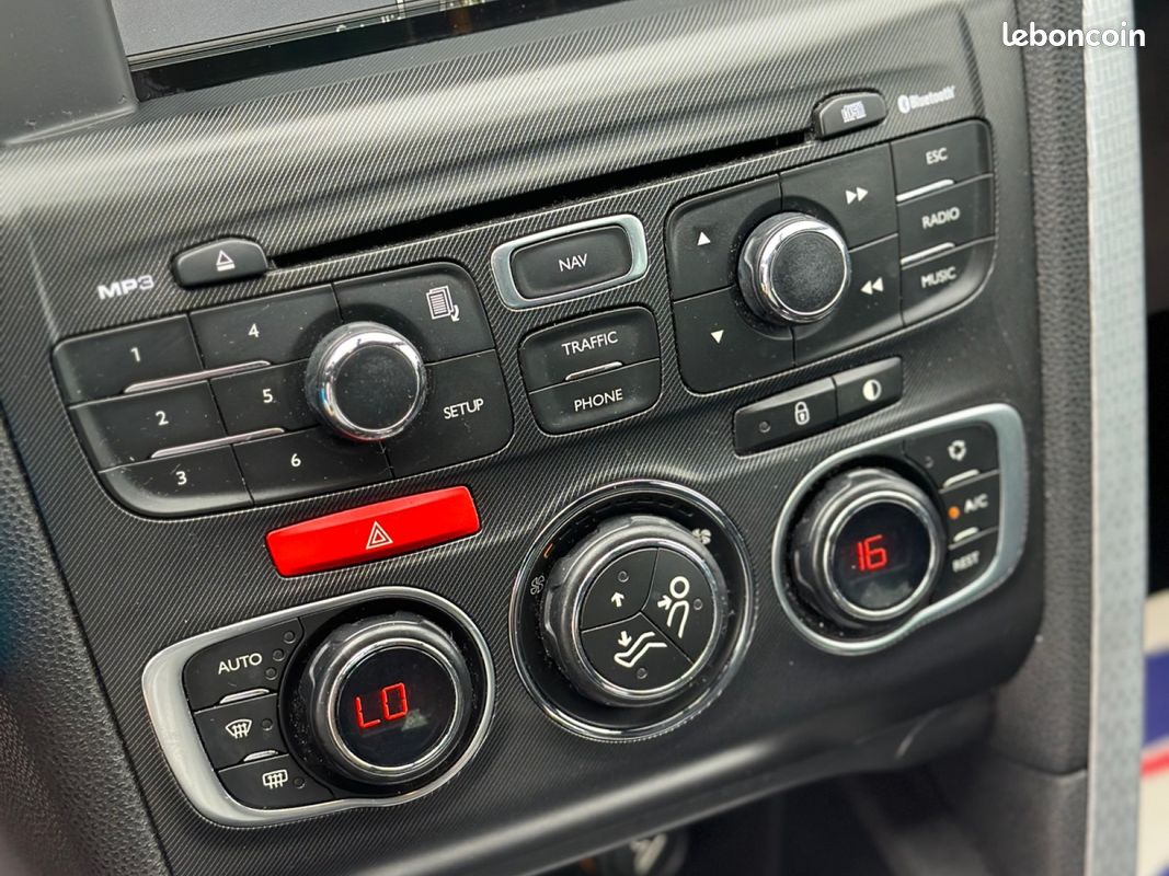 CITROEN DS4 HDi 160ch Sport Chic CUIR SONO DENON ATTELAGE BLUETOOH AUCUN FRAIS (image 18)