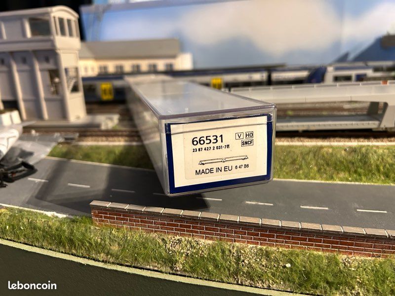 66519 Vagone per il trasporto di automezzi TA 378 della STFA