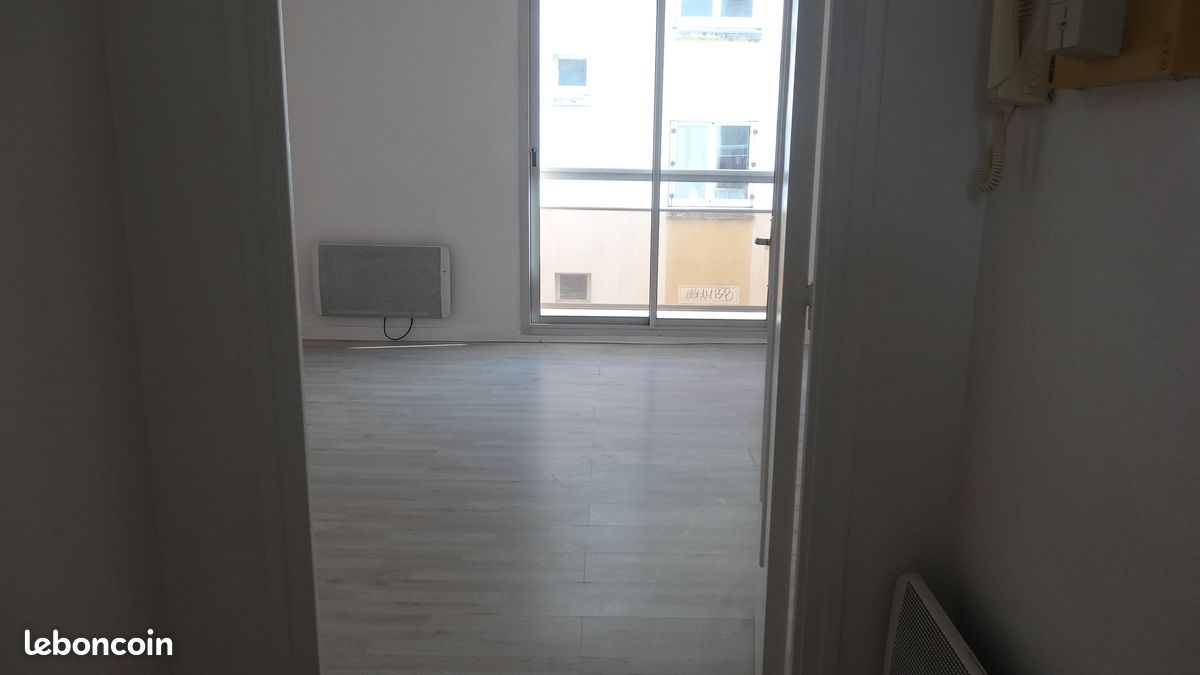 Studio (image 3)