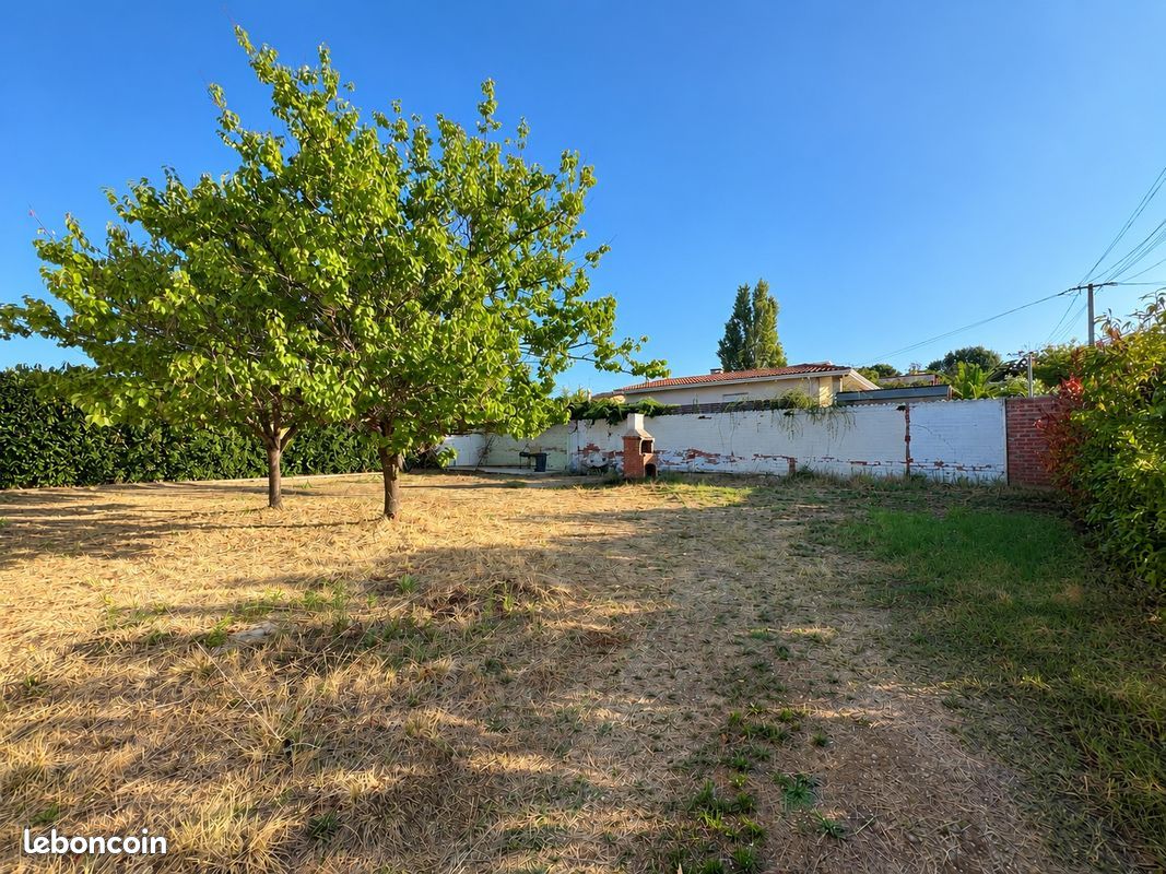 Terrain 450 m² · à Bruguières · 99 990 €