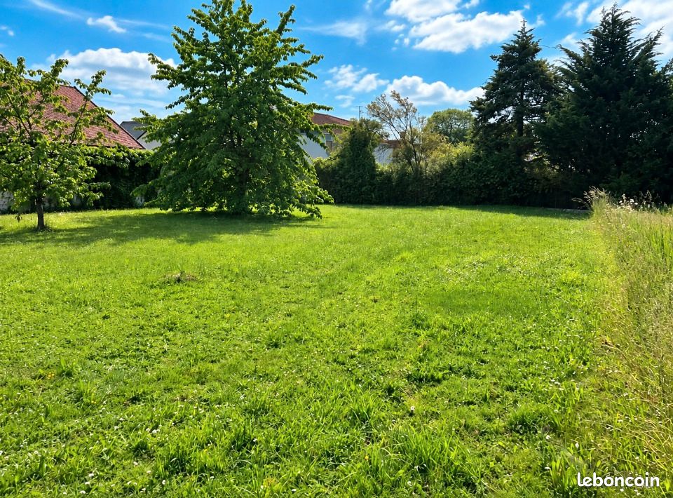 Terrain 851 m² · à Crécy-la-Chapelle · 170 000 €
