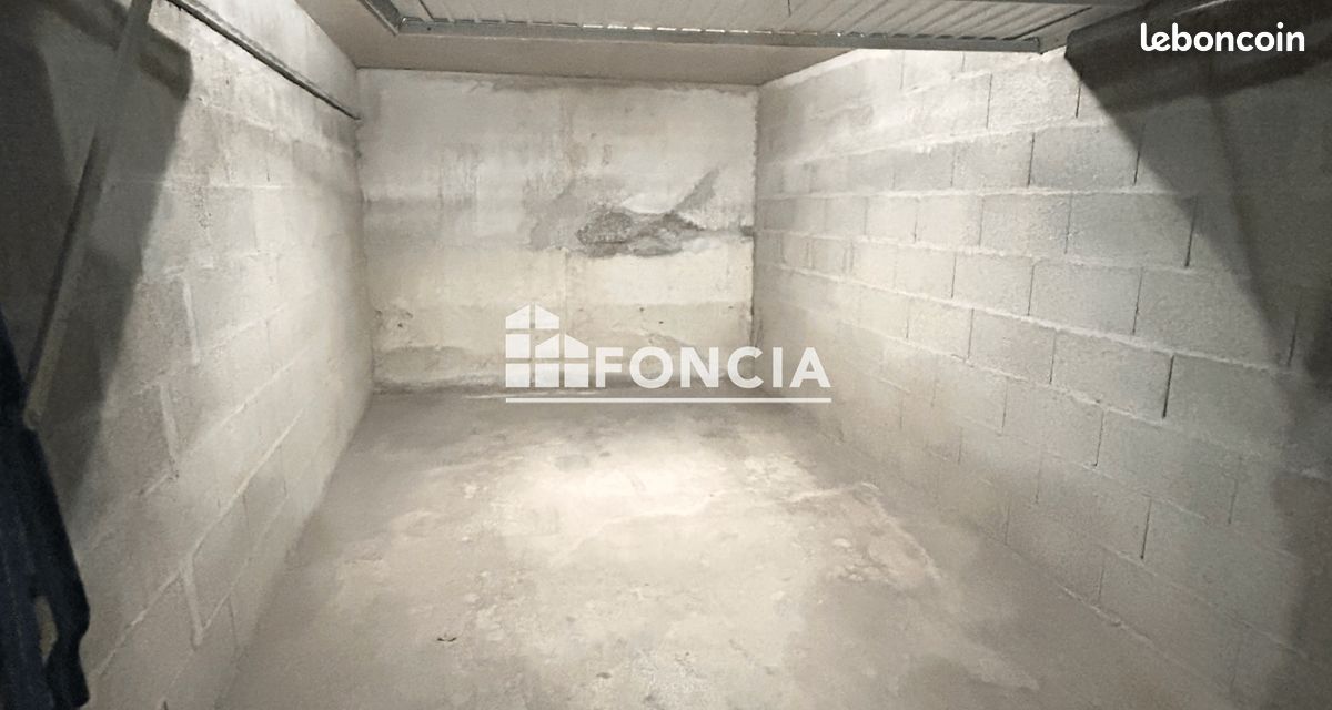 Garage · à Angers · 99 €/mois