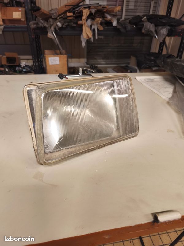 Optique avant gauche Austin metro (image 1)