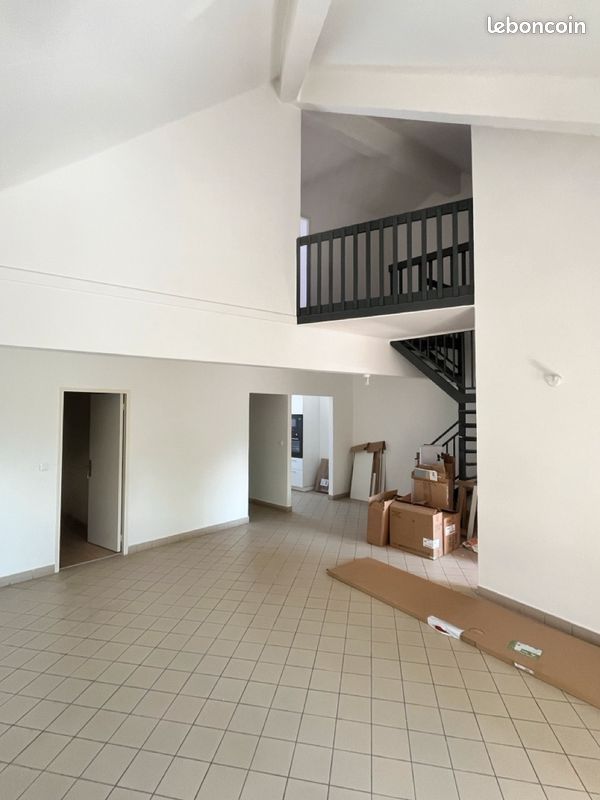 Appartement 5 pièces 95 m² · à Saint-Louis · 95 m² · 1 100 €/mois