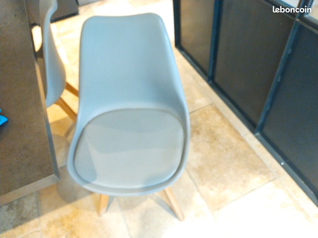 6 Chaises (image 1)