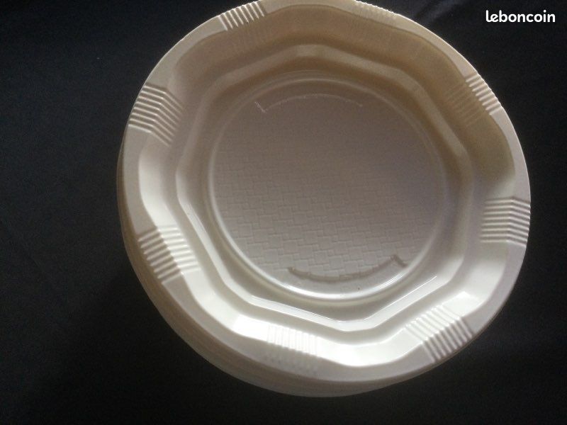 Assiettes jetables (image 1)