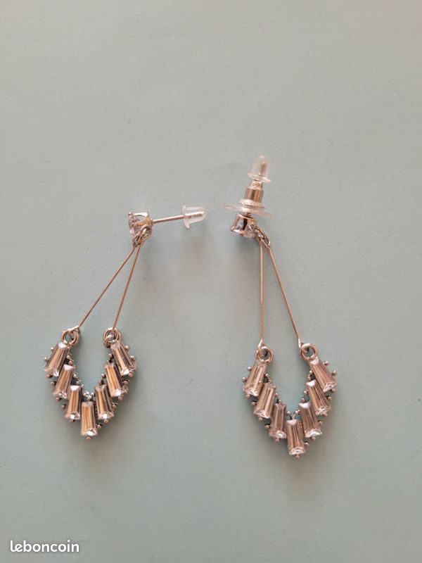 Boucles d'oreilles en V (image 1)