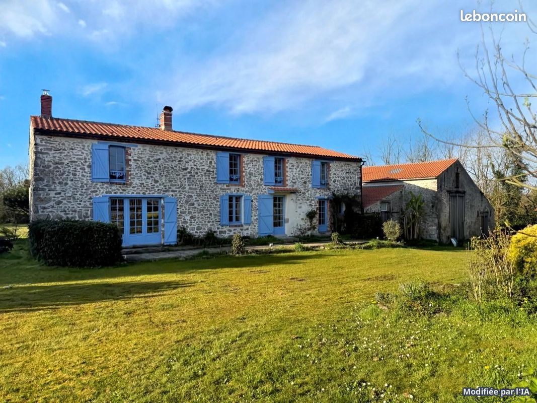 Maison 252 m² · à Beaulieu-sous-la-Roche · 252 m² · 515 970 €
