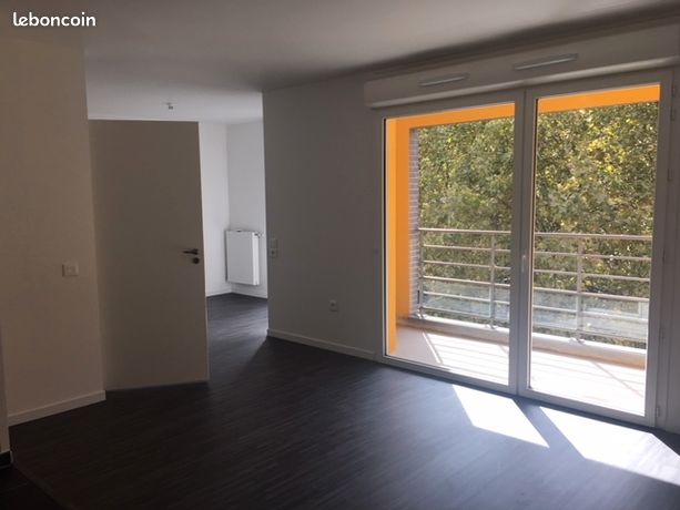 Appartement studio de standing récent F1 - F2 Créteil 36 m2 avec balcon 6m2 dans quartier bien agencé