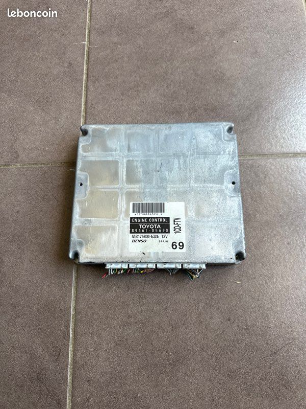 Calculateur moteur Toyota (image 1)