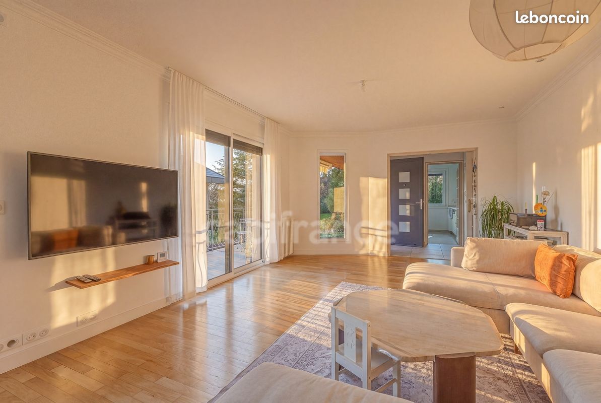 Maison 6 pièces 154 m² · à Gex · 154 m² · 695 000 €