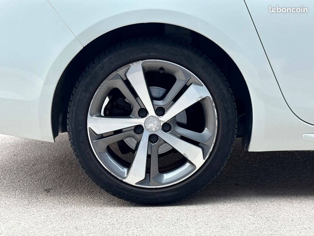 PEUGEOT 308 SW GT-LINE 130ch / Distribution à jour / Sieges Massants/Chauffants / Denon Audio / Toit Panoramique... (image 38)