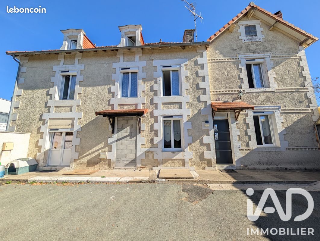 Maison 6 pièces 147 m² · à Chapelle-Viviers · 147 m² · 174 000 €