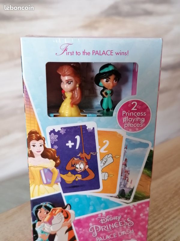 Jeu la course au château avec les figurines de Belle et Jasmine (image 2)