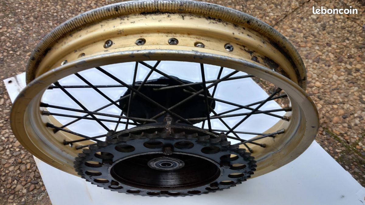Roue arrière moto (image 2)