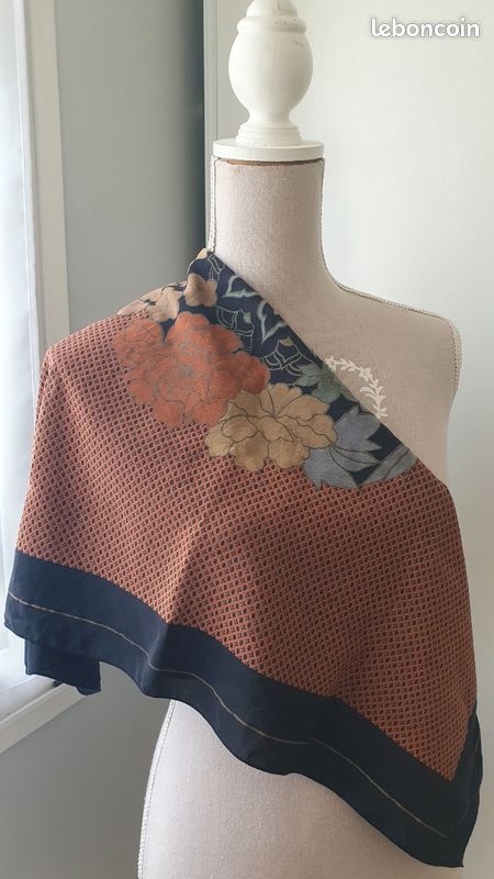 Foulard Vintage Pierre Cardin En Soie - Occasion - Accessoire Luxe Rétro - Foulard Soie Classique