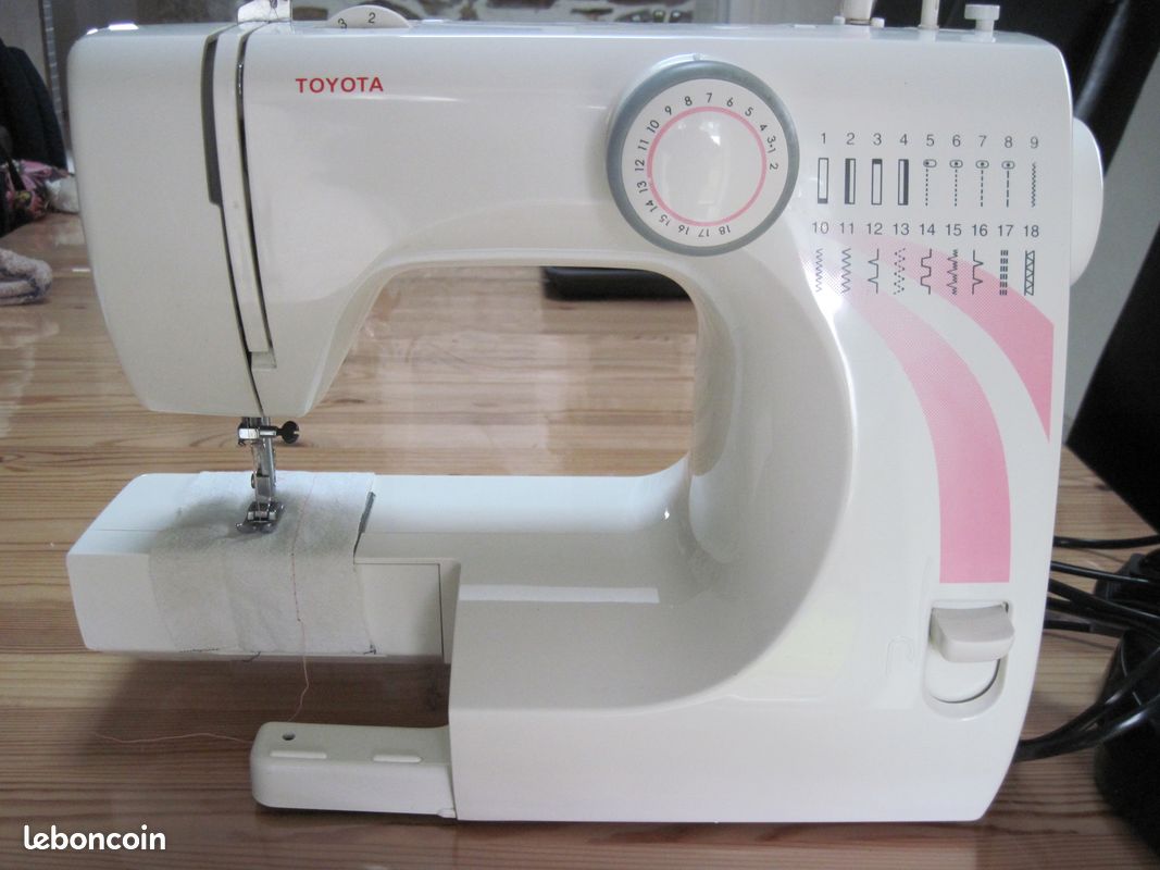 Machine à coudre TOYOTA - Électroménager