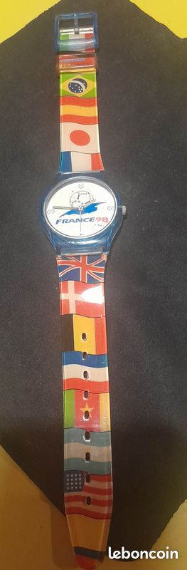 MONTRE SWATCH COLLECTOR / Vintage Christmas Special 1998 (ref GZ902) / certif. EUR 50,00