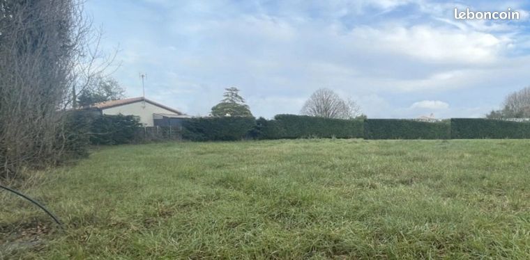 Terrain 518 m² Grues