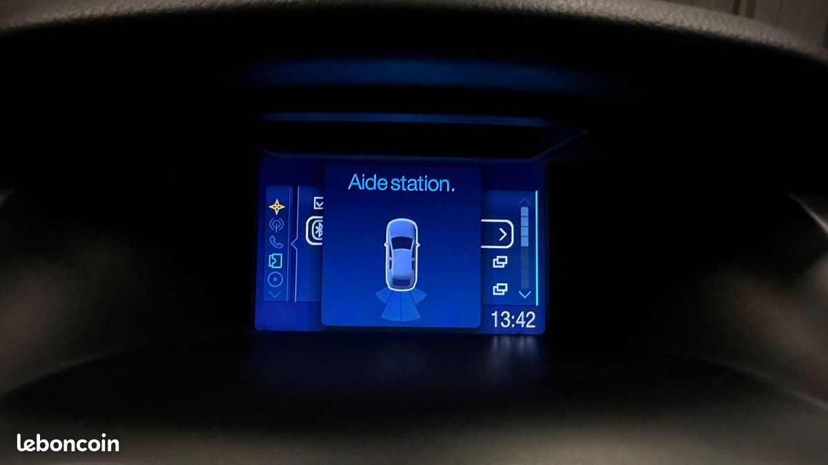 FORD FOCUS SW 1.0 ECOBOOST 125 CH TITANIUM-X START-STOP DISTRIBUTION REMPLACEe (image 10)