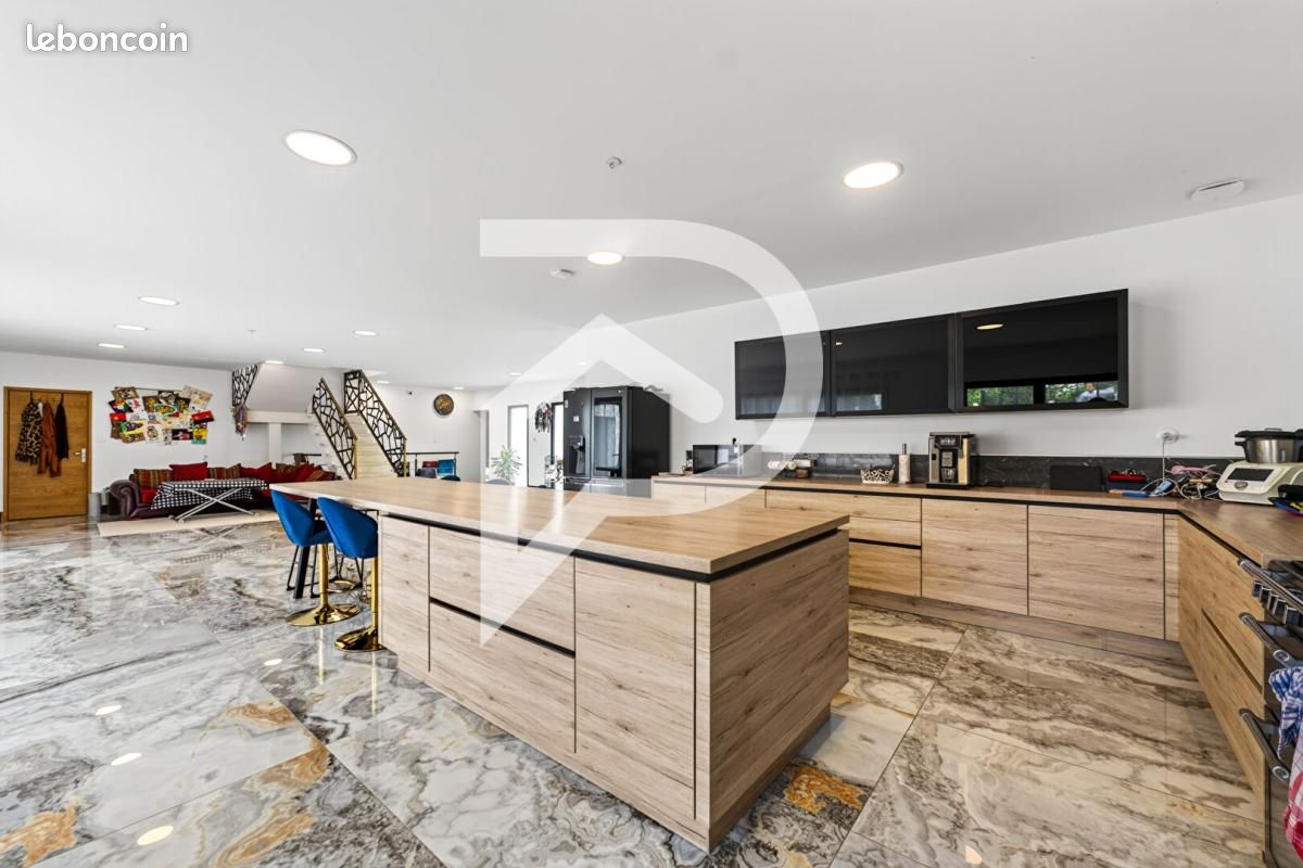 Maison 7 pièces 295 m² · à Lens · 295 m² · 589 990 €