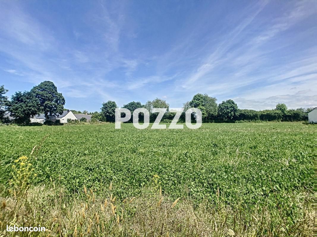 Terrain 665 m² · à Saint-Jean-des-Champs · 53 900 €