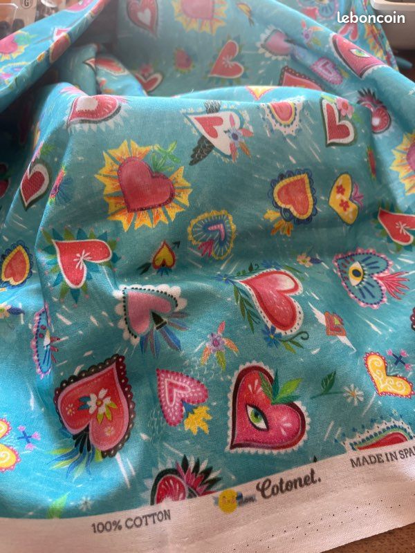 Superbe coton coupon de tissu motif multicolore cœur (image 1)
