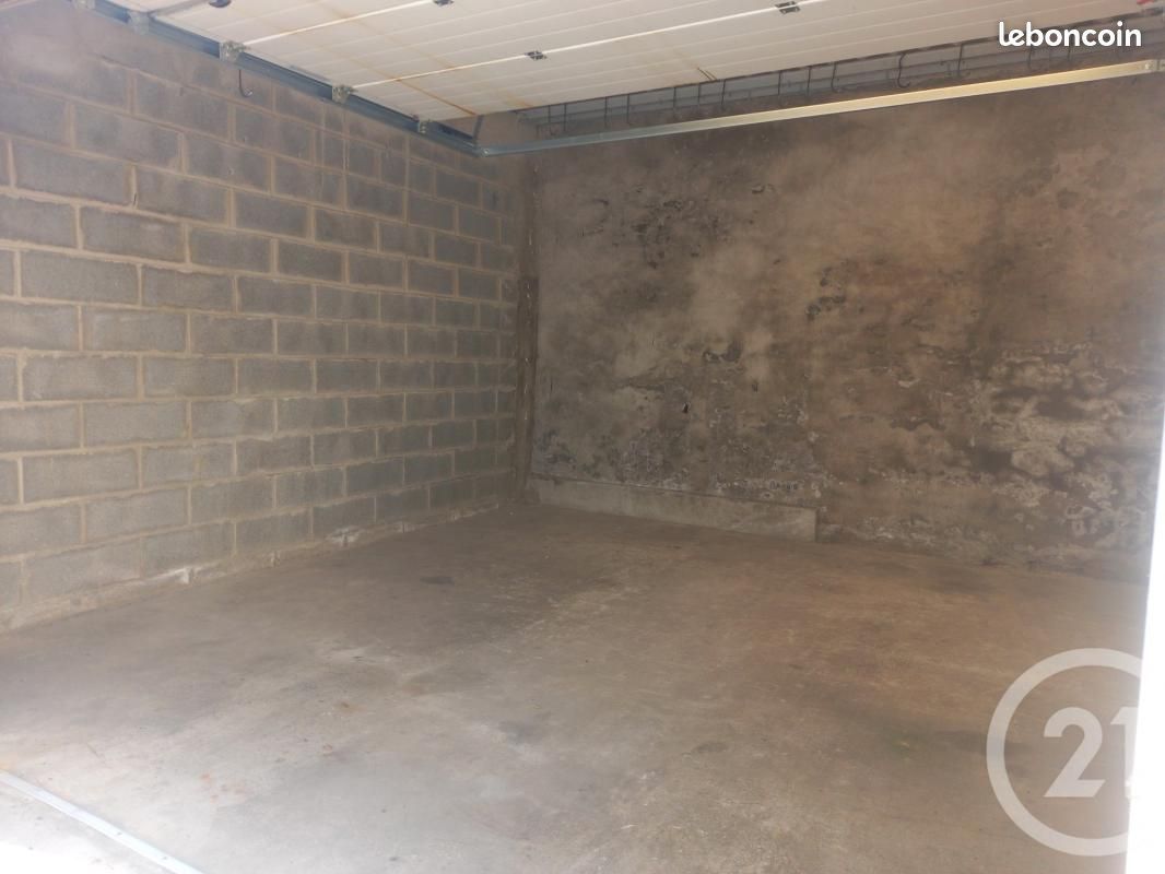 Parking 21 m² · à Cherbourg-en-Cotentin · 21 m² · 150 €