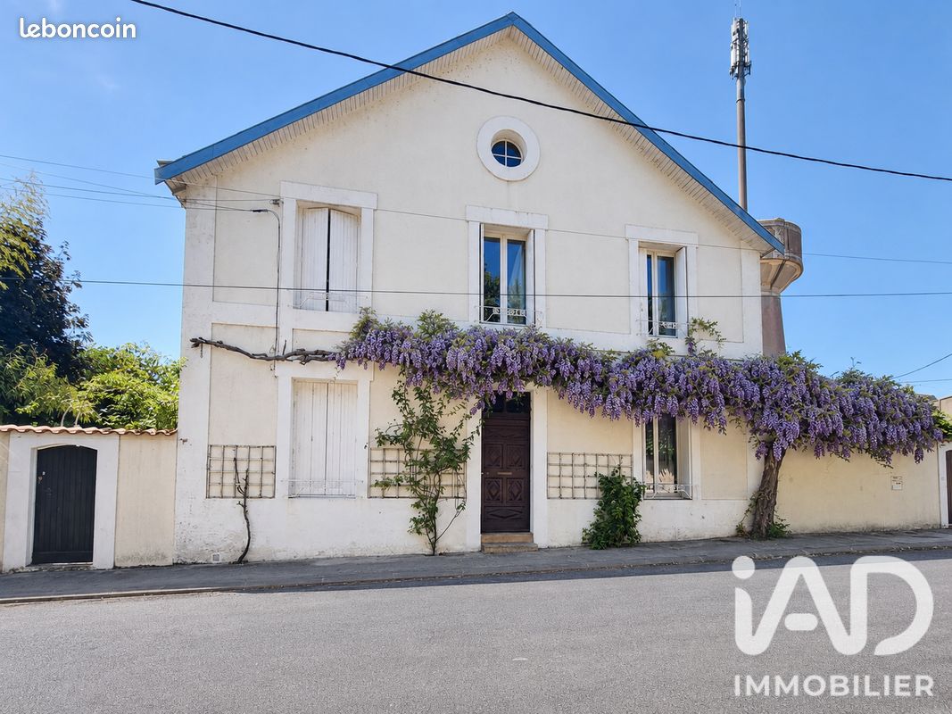 Maison 8 pièces 316 m² · à Civray · 316 m² · 239 000 €