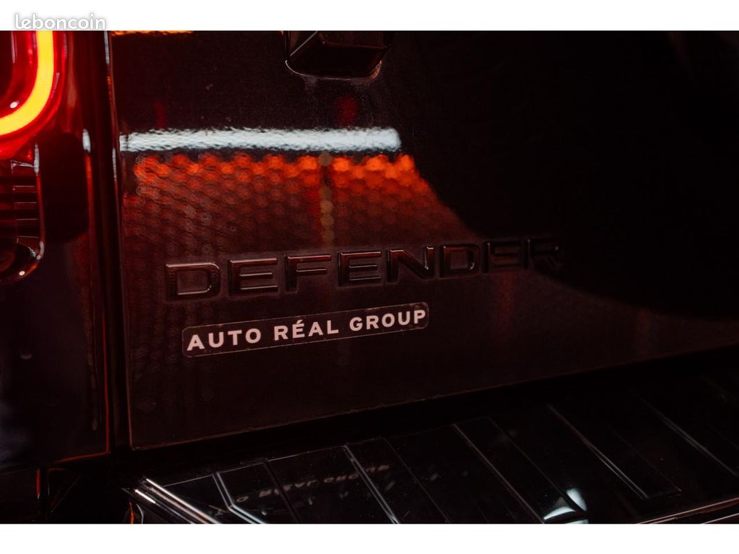 LAND ROVER DEFENDER 110 P300e X-DYNAMIC SE (image 18)