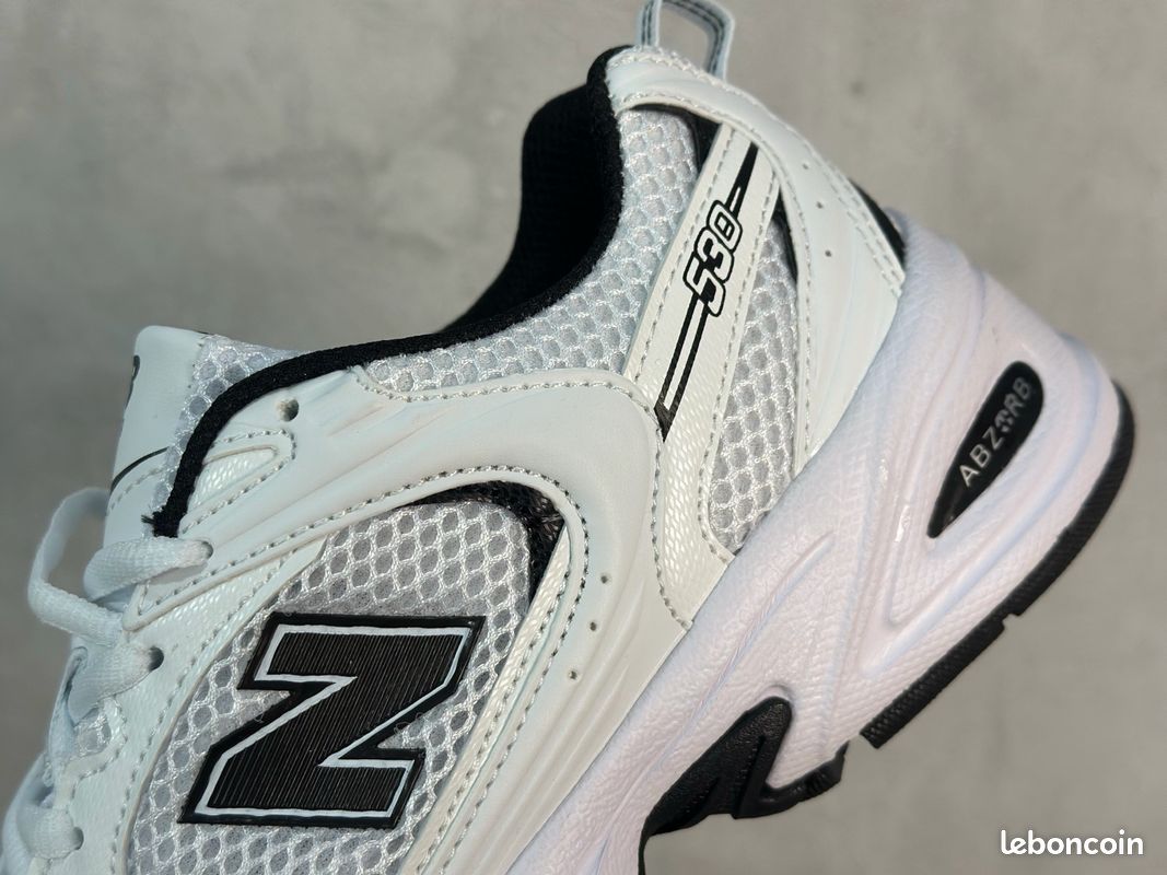 Chaussure NEW balance Femme Noir et blanc 5\30 chaussure (image 5)