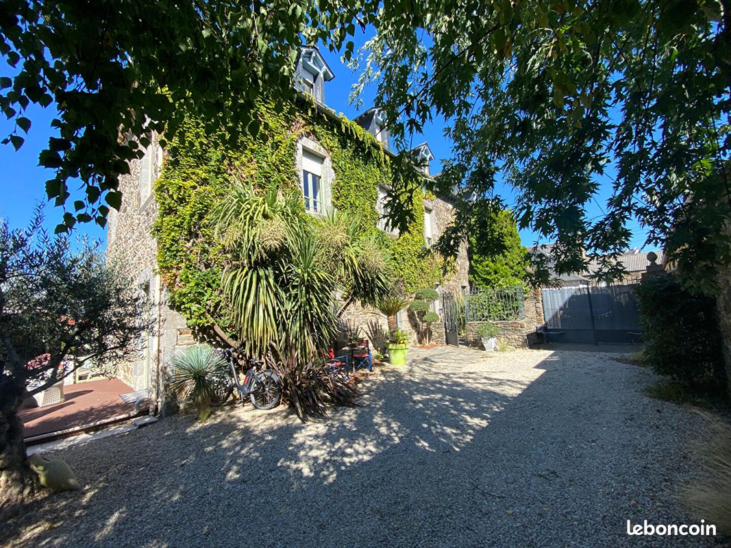 Maison 4 pièces 290 m² · à Dol-de-Bretagne · 290 m² · 576 400 €