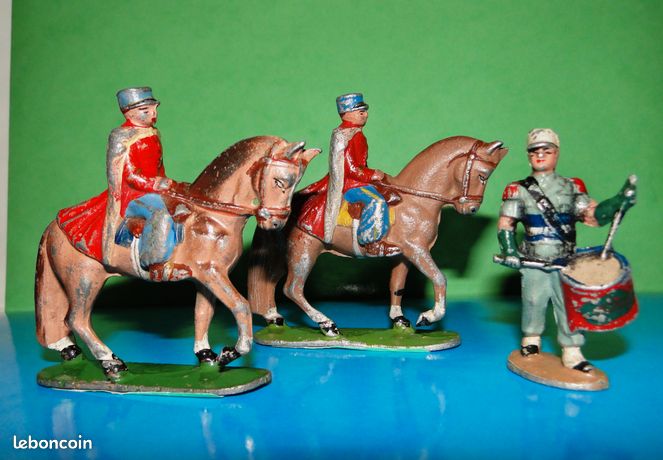 LOT DE 8 soldats de plomb creux ZOUAVE EUR 120,00 - FR