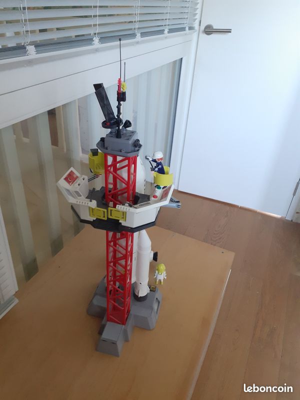 Playmobil 9488 - Fusée Mars avec plateforme de lancement (image 1)