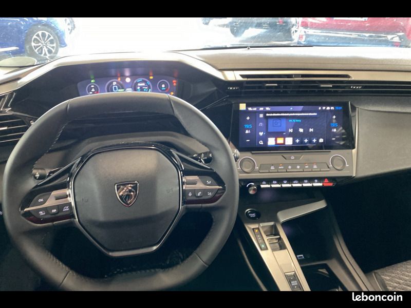 Peugeot 308 Plug-in Hybrid 195 ch e-DCS7 Allure (image 17)