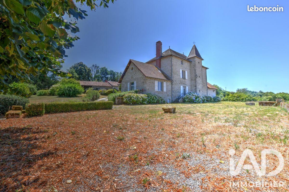 Maison 10 pièces 380 m² · à Saint-Léonard-de-Noblat · 380 m² · 690 000 €