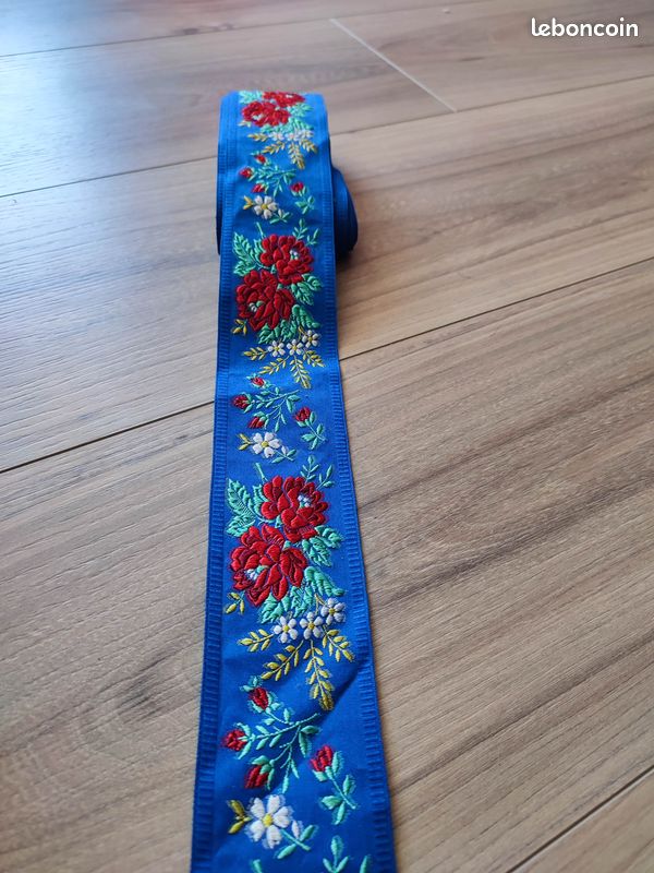 Galon brodé fleurs et feuilles 58mm rouge au mètre