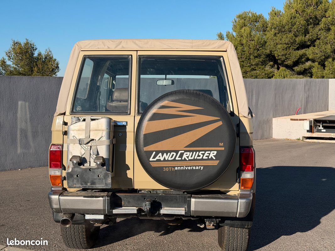 Toyota Land Cruiser GRJ71 bâché –essence V6 4.0L 228 ch BVM (image 9)